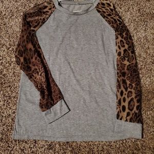 Medium cheetah sleeves shirt